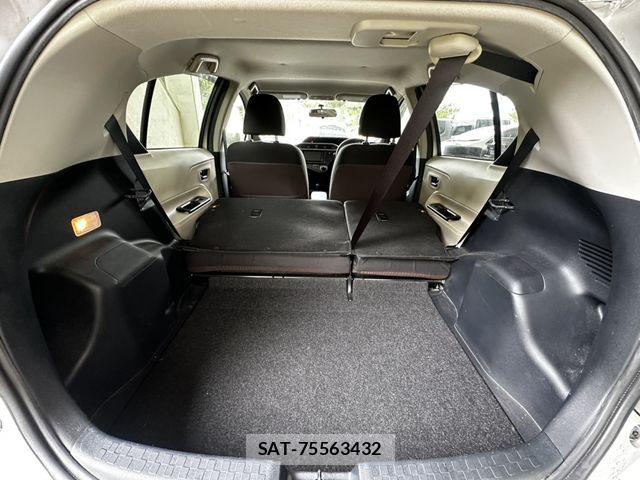 Toyota AQUA 2012-01 8334845-13