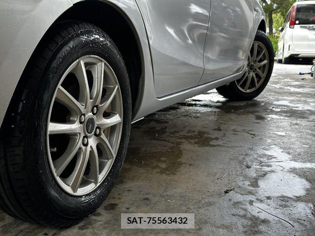 Toyota AQUA 2012-01 8334845-14