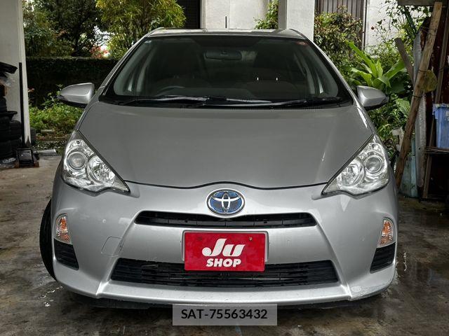 Toyota AQUA 2012-01 8334845-1