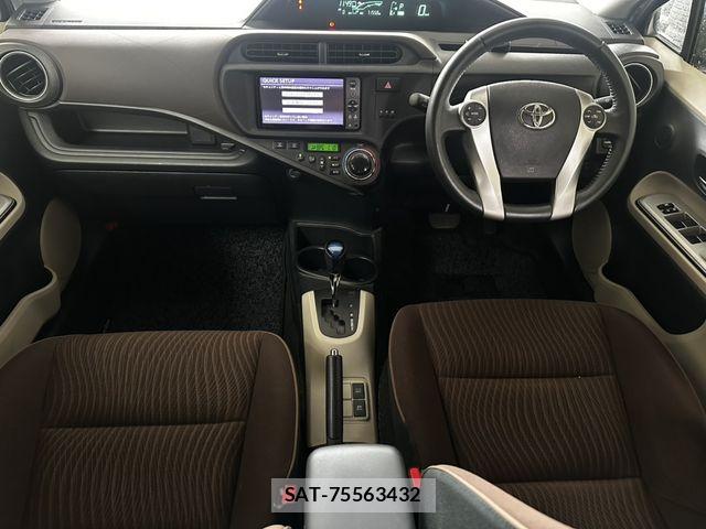 Toyota AQUA 2012-01 8334845-6