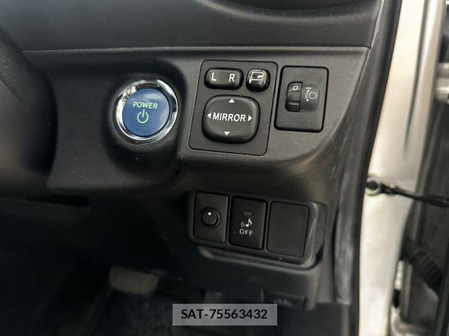 Toyota AQUA 2012-01 8334845-7