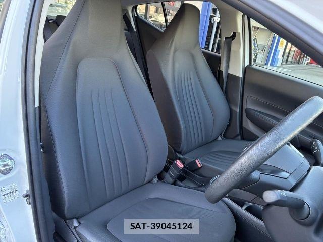 Toyota AQUA 2024-08 8334772-9