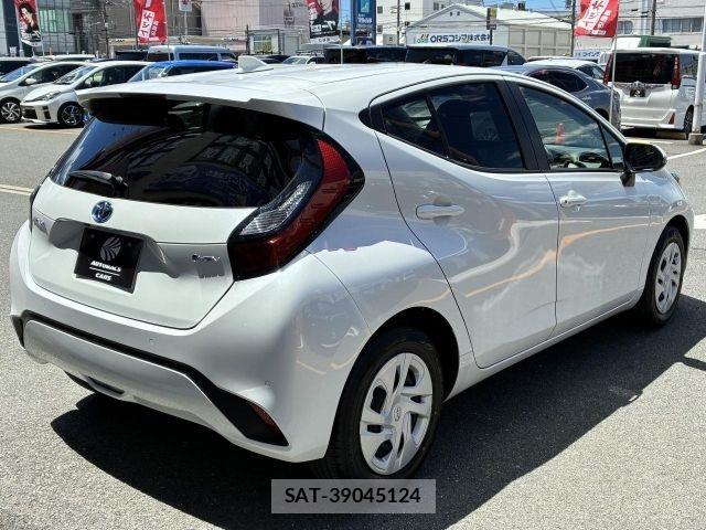 Toyota AQUA 2024-08 8334772-2