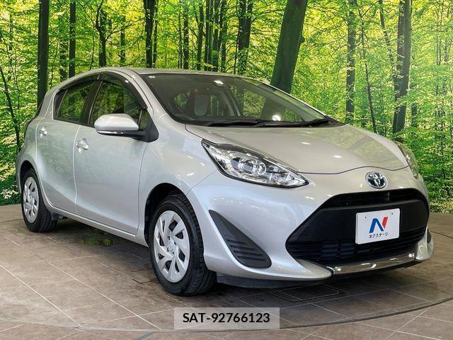 Toyota AQUA 2021-03 8353898-15