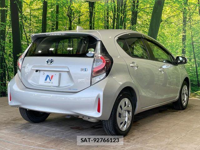 Toyota AQUA 2021-03 8353898-16