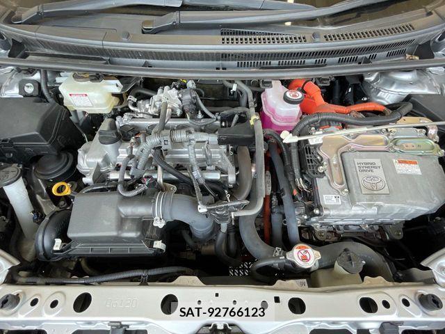 Toyota AQUA 2021-03 8353898-17