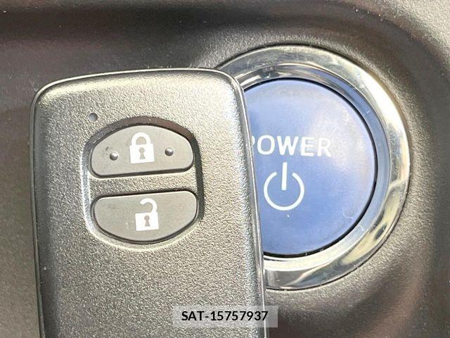 Toyota AQUA 2016-06 8353905-6