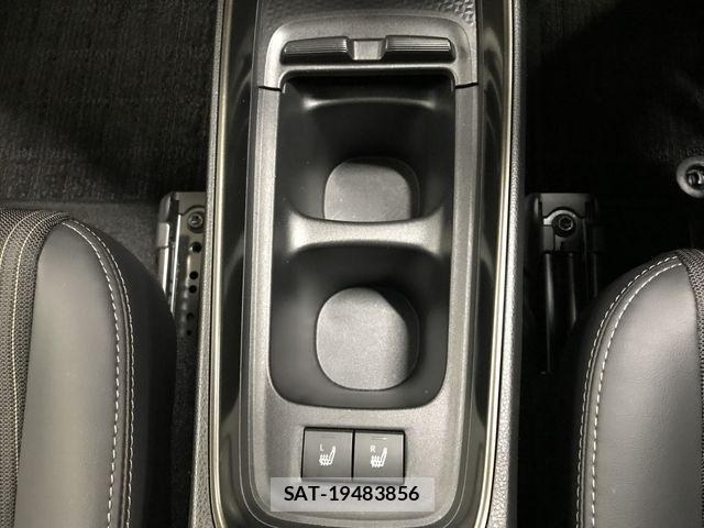Toyota AQUA 2022-06 8353893-15