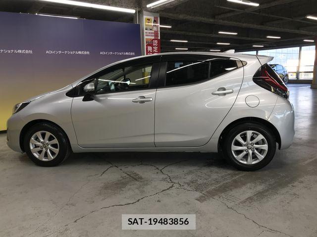 Toyota AQUA 2022-06 8353893-2
