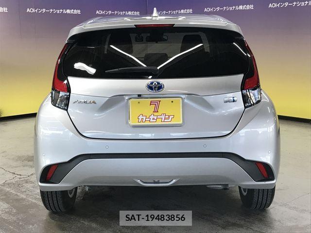 Toyota AQUA 2022-06 8353893-4
