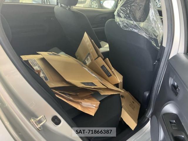 Toyota AQUA 2014-09 8353917-15