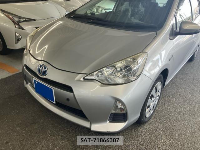 Toyota AQUA 2014-09 8353917-1