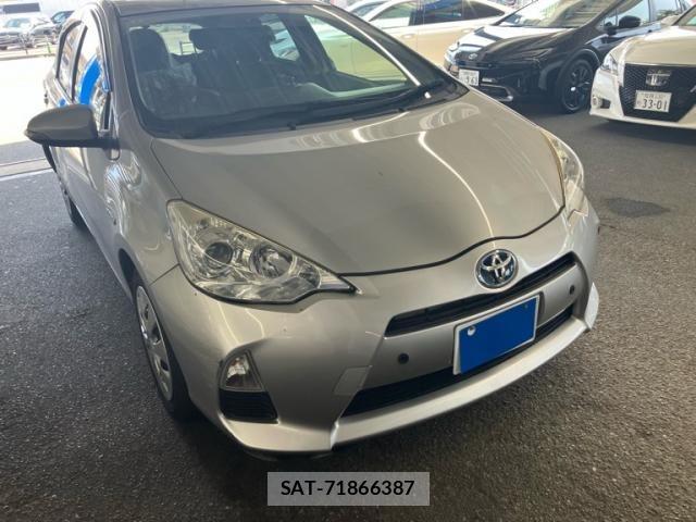 Toyota AQUA 2014-09 8353917-2