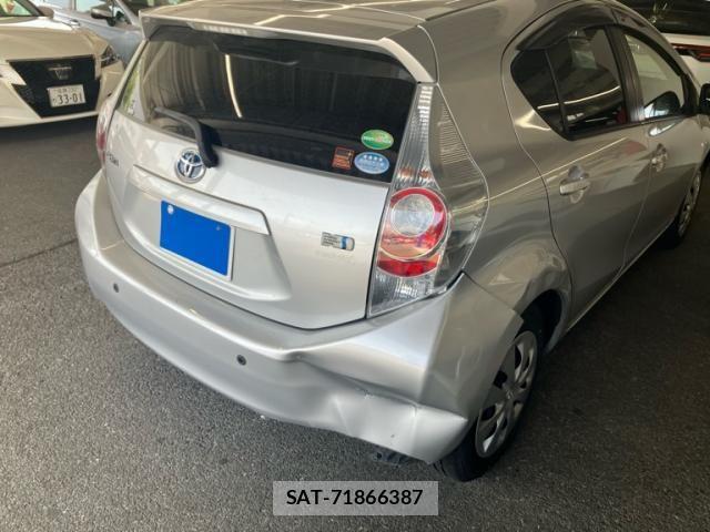 Toyota AQUA 2014-09 8353917-6