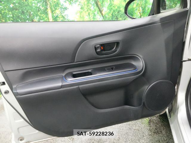 Toyota AQUA 2015-02 8353912-20