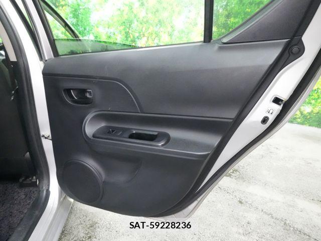 Toyota AQUA 2015-02 8353912-22