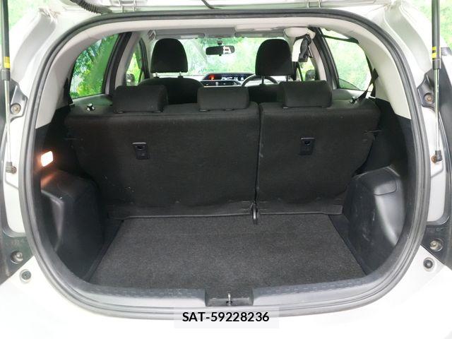 Toyota AQUA 2015-02 8353912-26