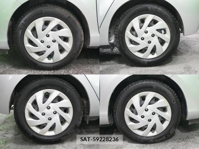 Toyota AQUA 2015-02 8353912-4