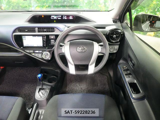 Toyota AQUA 2015-02 8353912-6