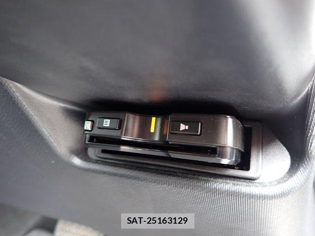 Toyota AQUA 2018-11 8353911-11