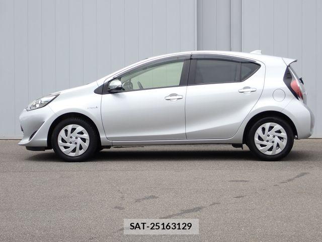 Toyota AQUA 2018-11 8353911-17