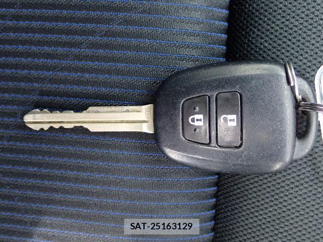 Toyota AQUA 2018-11 8353911-18