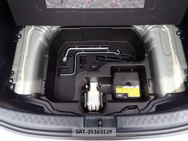 Toyota AQUA 2018-11 8353911-26