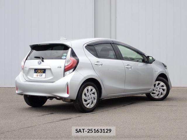 Toyota AQUA 2018-11 8353911-2
