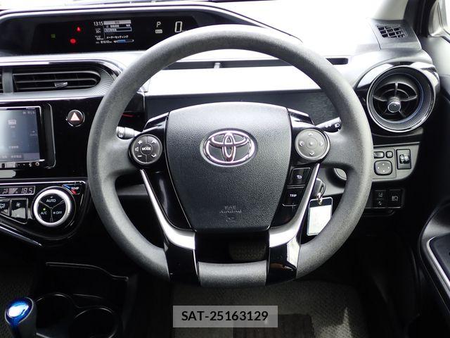 Toyota AQUA 2018-11 8353911-4