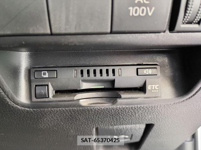 Toyota AQUA 2023-03 8353899-27