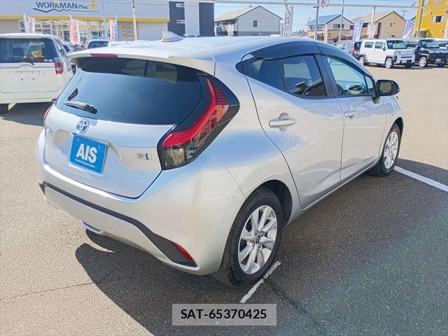 Toyota AQUA 2023-03 8353899-2