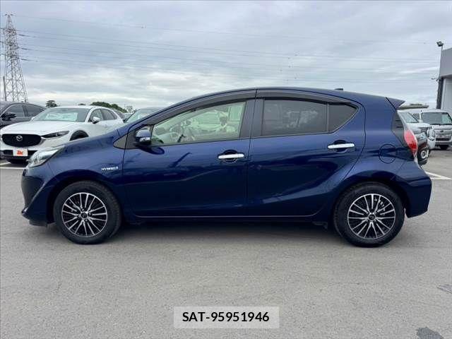 Toyota AQUA 2019-04 8353906-10