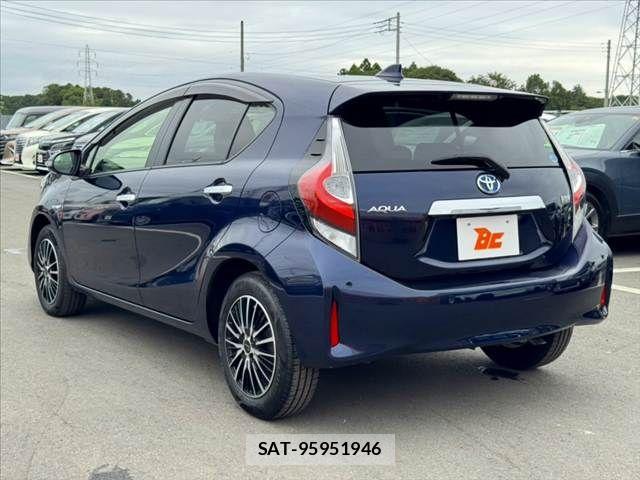 Toyota AQUA 2019-04 8353906-12
