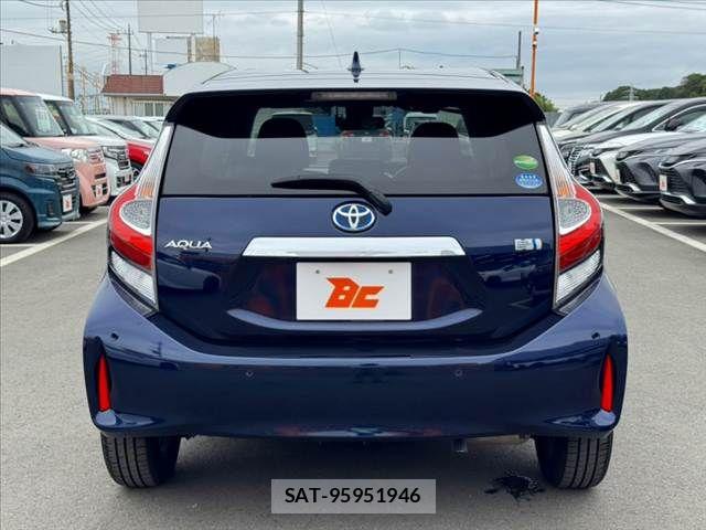 Toyota AQUA 2019-04 8353906-13
