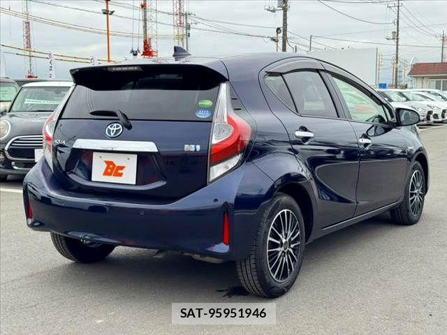 Toyota AQUA 2019-04 8353906-14