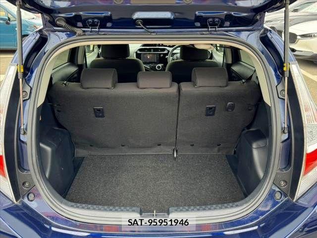 Toyota AQUA 2019-04 8353906-18