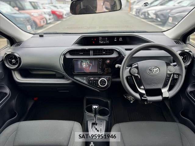 Toyota AQUA 2019-04 8353906-1