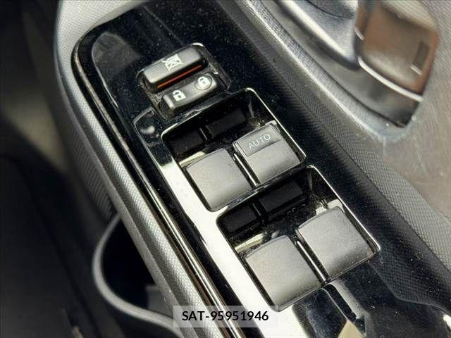 Toyota AQUA 2019-04 8353906-24