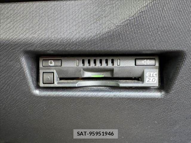 Toyota AQUA 2019-04 8353906-4