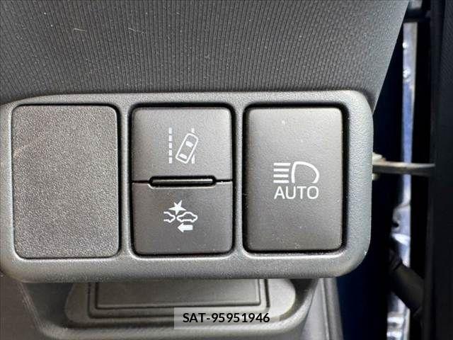Toyota AQUA 2019-04 8353906-5