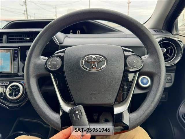 Toyota AQUA 2019-04 8353906-6