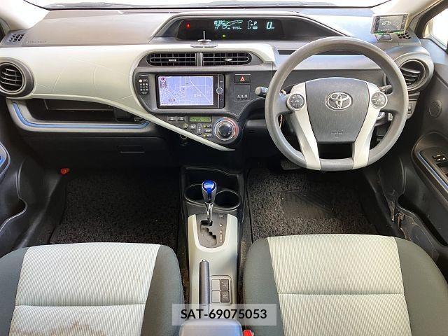 Toyota AQUA 2014-01 8353914-1