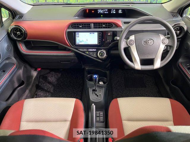 Toyota AQUA 2016-03 8353901-1