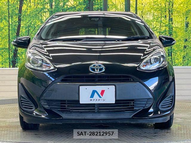 Toyota AQUA 2018-01 8353907-13