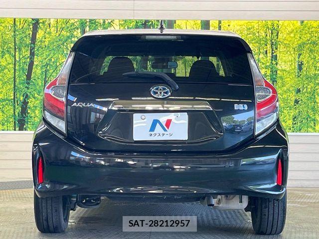 Toyota AQUA 2018-01 8353907-14