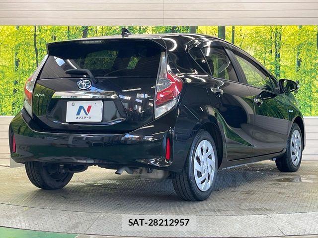 Toyota AQUA 2018-01 8353907-16