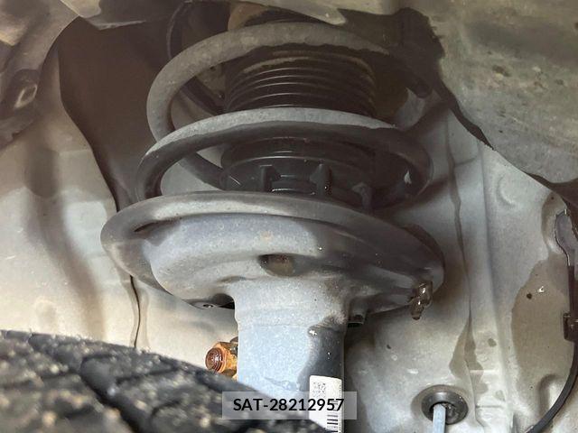 Toyota AQUA 2018-01 8353907-19