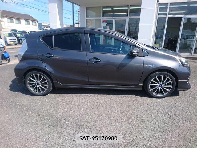 Toyota AQUA 2014-02 8353920-9