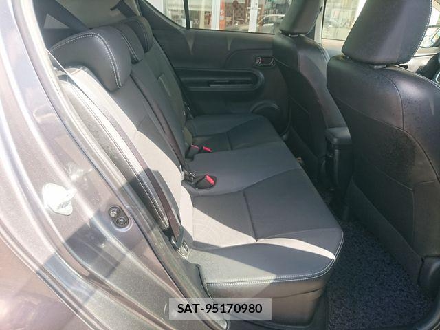 Toyota AQUA 2014-02 8353920-10