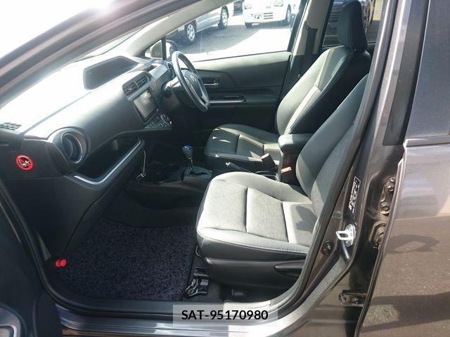 Toyota AQUA 2014-02 8353920-11